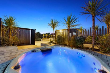 Photo of property in 47 Reay Mackay Grove, Waikawa Beach, Levin, 5573