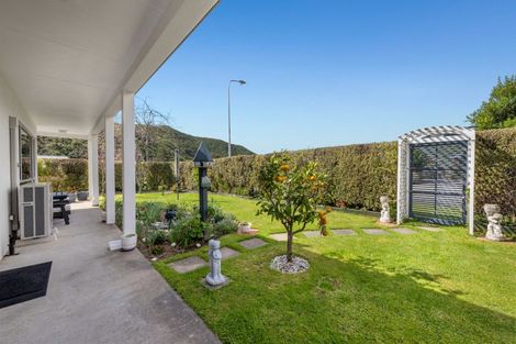 Photo of property in 26 Ranui Street, Waikawa, Picton, 7220