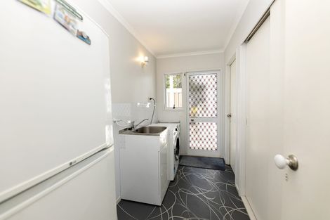 Photo of property in 1 Larsen Place, Merrilands, New Plymouth, 4312