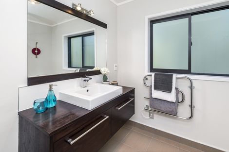 Photo of property in 50 Loloma Drive, Half Moon Bay, Auckland, 2012