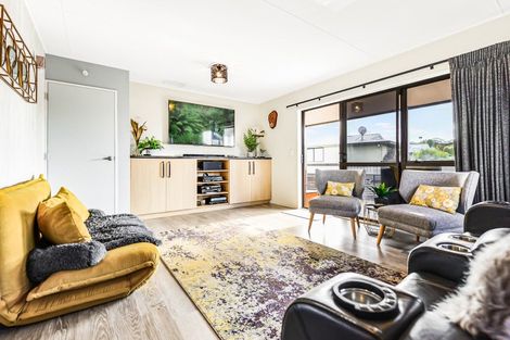 Photo of property in 9 Pringle Place, Nawton, Hamilton, 3200