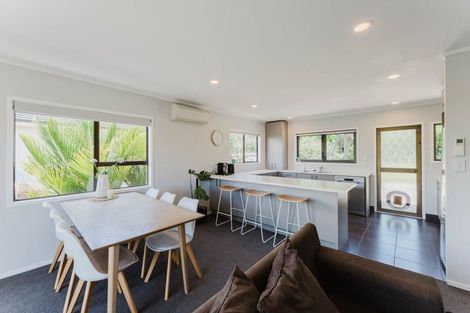 Photo of property in 7 John Dee Crescent, Red Beach, 0932