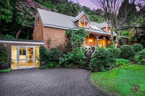 Photo of property in 13 Bush Road, Waiatarua, Auckland, 0604