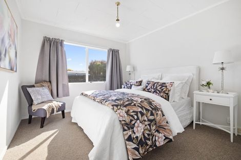 Photo of property in 2 Duke Avenue, Pukekohe, 2120