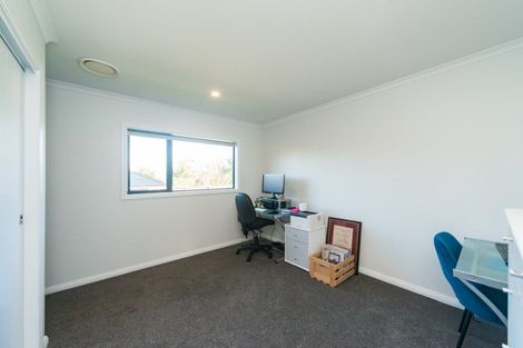 Photo of property in 5 Waimarama Court, Roslyn, Palmerston North, 4414