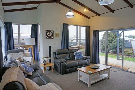 Photo of property in 61 Mauchline Street, Wallacetown, 9816