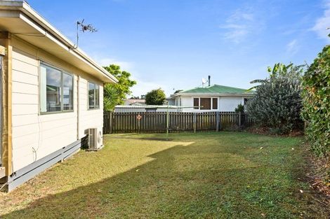 Photo of property in 21 Riserra Drive, Ranui, Auckland, 0612
