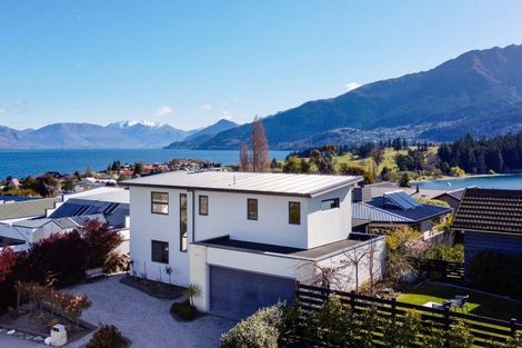 Photo of property in 4 Oregon Drive, Kelvin Heights, Queenstown, 9300