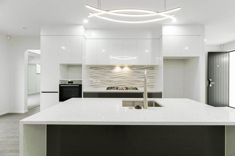 Photo of property in 44a Godley Road, Green Bay, Auckland, 0604