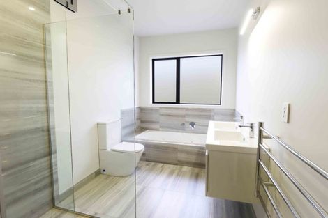 Photo of property in 42 Sardinia Grove, Fitzherbert, Palmerston North, 4410