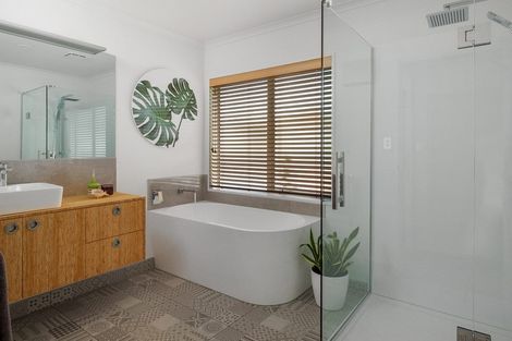 Photo of property in 98 Denny Hulme Drive, Mount Maunganui, 3116