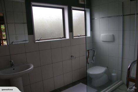 Photo of property in 66 Rosecamp Road, Beach Haven, Auckland, 0626