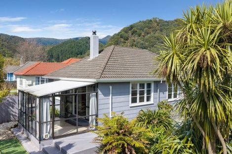 Photo of property in 27 Oxford Street, Picton, 7220