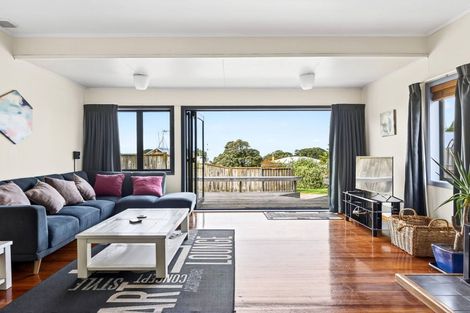 Photo of property in 49 Moana Road, Okitu, Gisborne, 4010