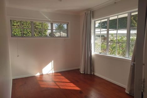 Photo of property in 28 Ocean View Road, Northcote, Auckland, 0627