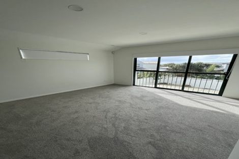 Photo of property in 4 Provence Esplanade, Te Atatu Peninsula, Auckland, 0610