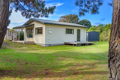 Photo of property in 283 Peka Peka Road, Peka Peka, Waikanae, 5391