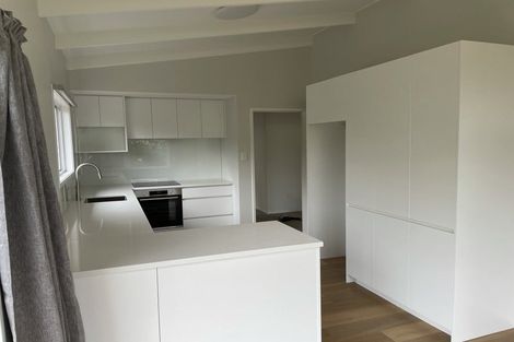 Photo of property in 14 Raymond Terrace, Northcote, Auckland, 0627