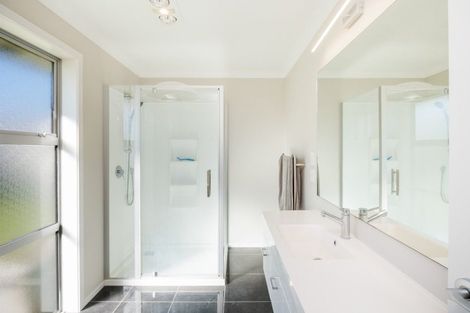 Photo of property in 34 Dogwood Way, Milson, Palmerston North, 4414