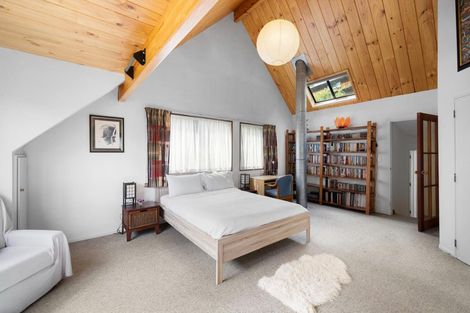 Photo of property in 5 Mackinnon Terrace, Sunshine Bay, Queenstown, 9300