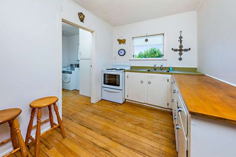 Photo of property in 103 Ennis Avenue, Pakuranga Heights, Auckland, 2010