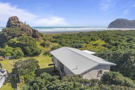 Photo of property in 36 North Piha Road, Piha, 0772