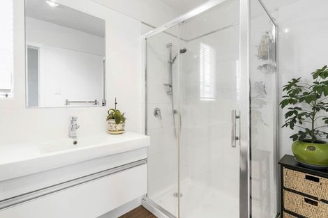 Photo of property in 92 Astley Avenue, New Lynn, Auckland, 0600