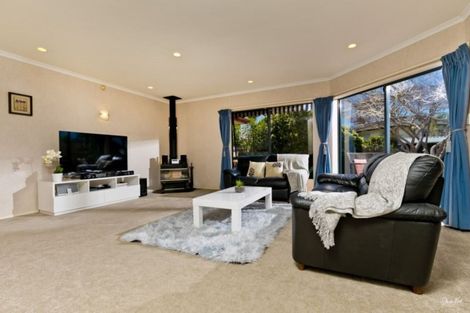 Photo of property in 48 Waldorf Crescent, Orewa, 0931