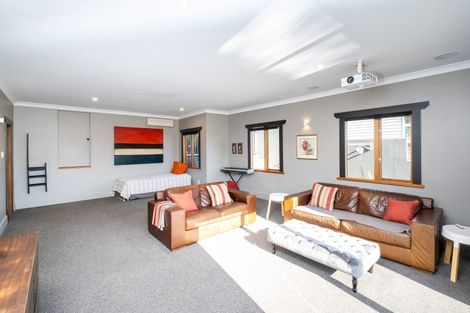 Photo of property in 11 Lawrence Road, Hospital Hill, Napier, 4110