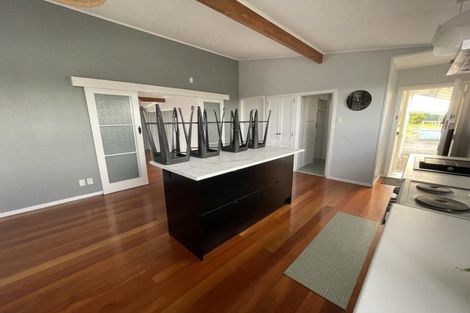 Photo of property in 134 Cornfoot Street, Castlecliff, Whanganui, 4501