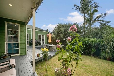 Photo of property in 11 Rifleman Rise, Unsworth Heights, Auckland, 0632