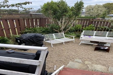 Photo of property in 1 Taioma Crescent, Te Atatu Peninsula, Auckland, 0610