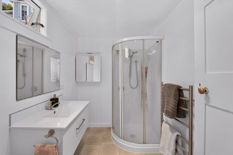 Photo of property in 28 Milton Road, Bluff Hill, Napier, 4110