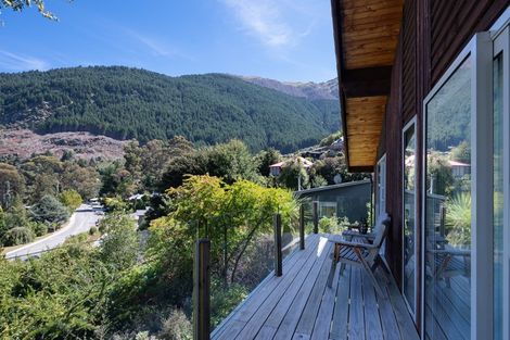 Photo of property in 16 Mckerrow Place, Sunshine Bay, Queenstown, 9300