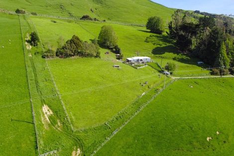 Photo of property in 38 Titoki Road, Waikanae Beach, Waikanae, 5036