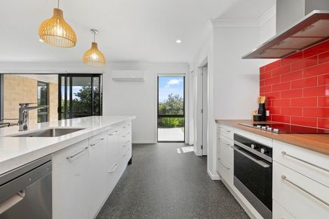 Photo of property in 2 Te Kio Crescent, Papamoa Beach, Papamoa, 3118