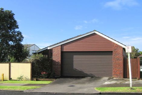 Photo of property in 2/17 Galloway Crescent, Farm Cove, Auckland, 2012