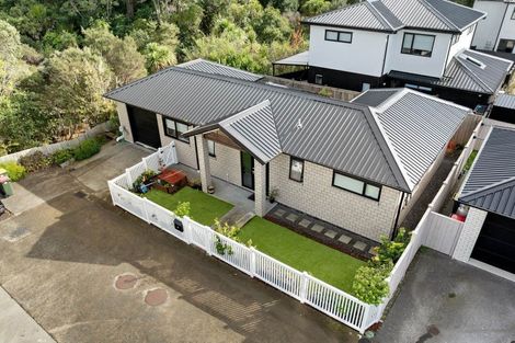 Photo of property in 12 Hava Place, Green Bay, Auckland, 0604