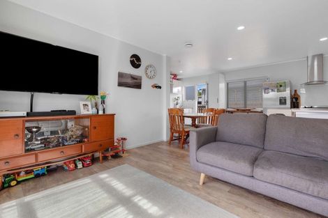 Photo of property in 2/137 Awaroa Road, Helensville, 0800