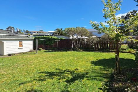 Photo of property in 17 Cypress Drive, Maungaraki, Lower Hutt, 5010