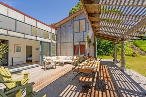 Photo of property in 92 Hahei Beach Road, Hahei, Whitianga, 3591