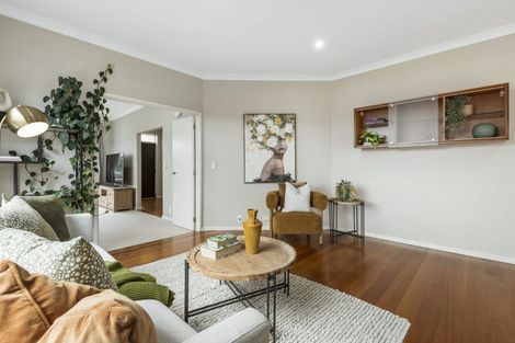 Photo of property in 42 Laurel Oak Drive, Schnapper Rock, Auckland, 0632