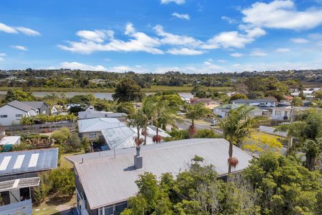 Photo of property in 27 Wharf Road, Te Atatu Peninsula, Auckland, 0610