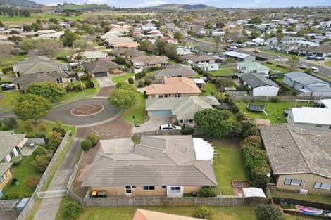 Photo of property in 8 Evergreen Glade, Papamoa Beach, Papamoa, 3118