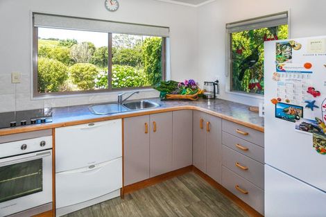 Photo of property in 33 Orua Lane, Hot Water Beach, Whitianga, 3591