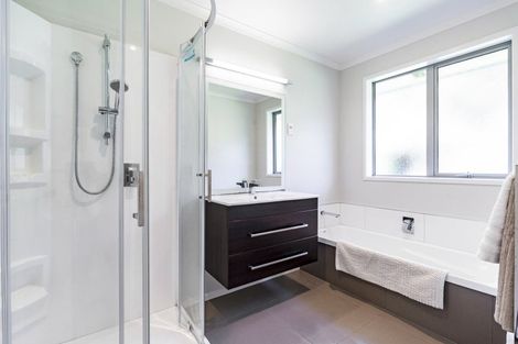 Photo of property in 26 Fernbrook Drive, Hurworth, New Plymouth, 4310