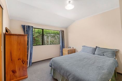 Photo of property in 18 Ordley Grove, Tawa, Wellington, 5028