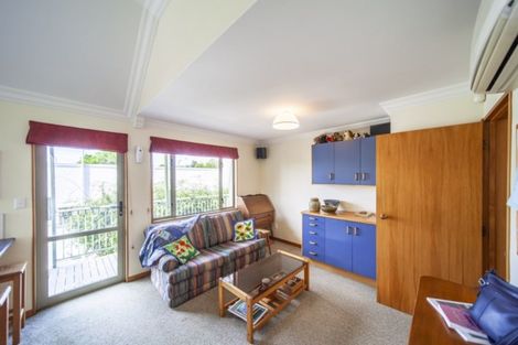 Photo of property in 71 Napier Terrace, Hospital Hill, Napier, 4110