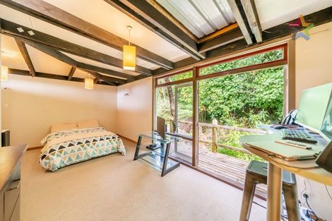 Photo of property in 22 Maungaraki Road, Korokoro, Lower Hutt, 5012