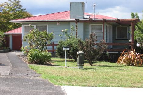 Photo of property in 8 La Rosa Street, Green Bay, Auckland, 0604